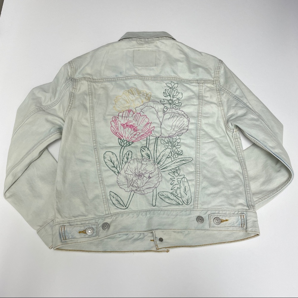 NWT Levi’s Ex-Boyfriend Trucker Denim Jacket